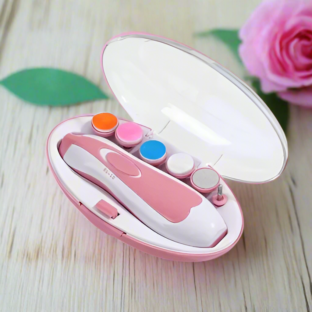 Il est nécessaire de couper les ongles de votre bebe réguliÚrement