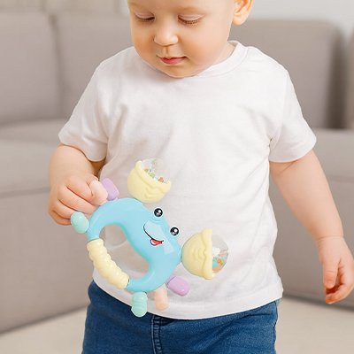 Hochet bébé bleu jaune avec bébé