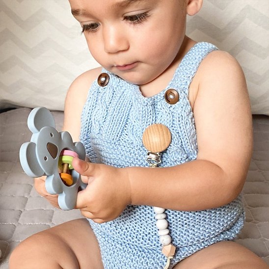 Hochet bébé qui stimul la vue