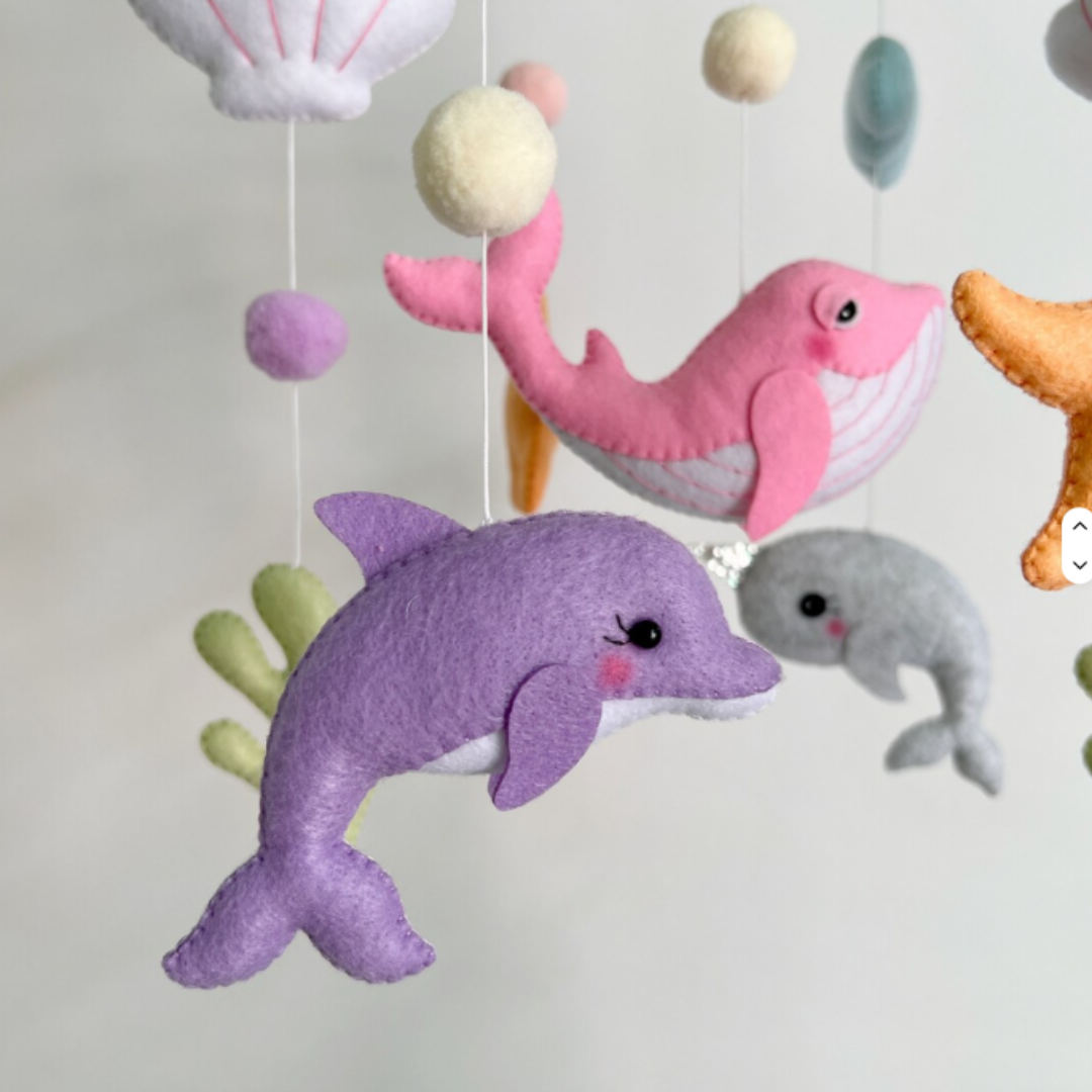 le mobile bebe  lui fait voyager 