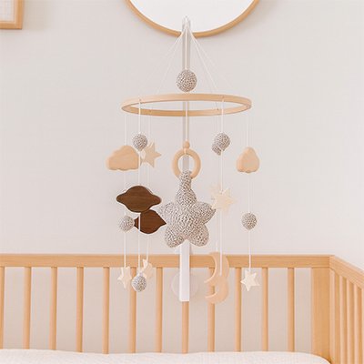 Mobile bébé bois etoile confortable 