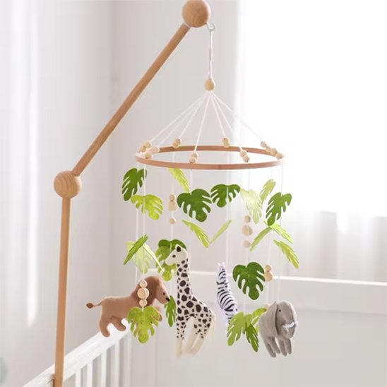 Mobile bébé un cocon de douceur suspendu