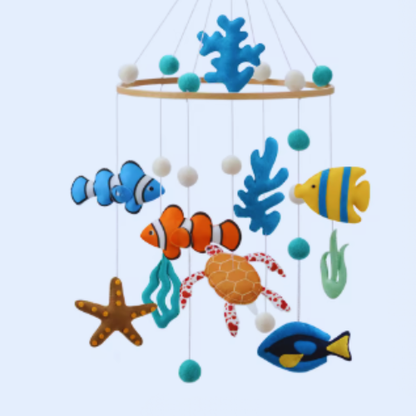 mobile bebe cree une ambiance marine joyeuse et apaisante